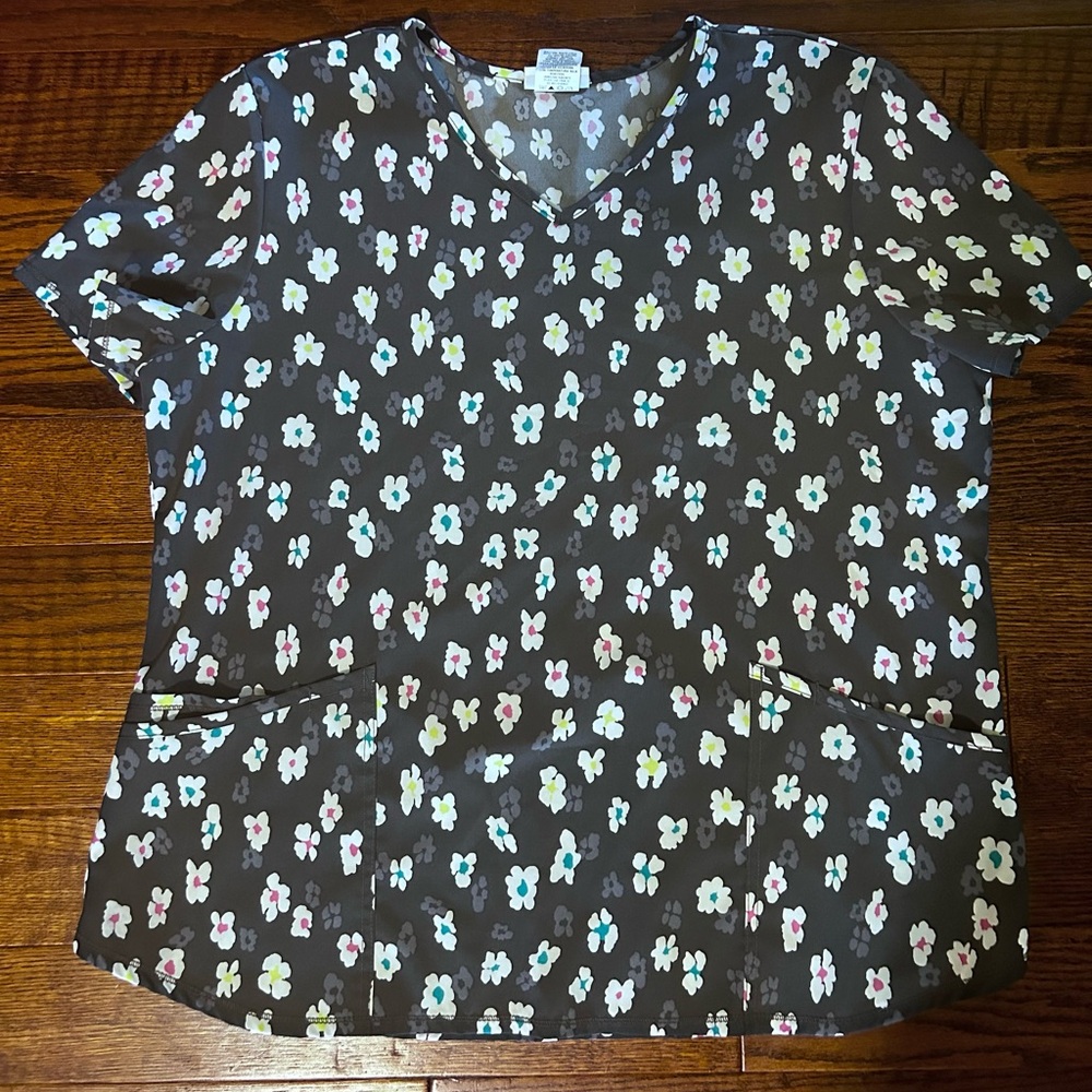 Patterned Scrubstar Scrub Tops - Picture 4 of 7